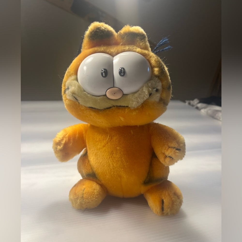Rare Open Eyes 1980s Garfield the cat plush toy